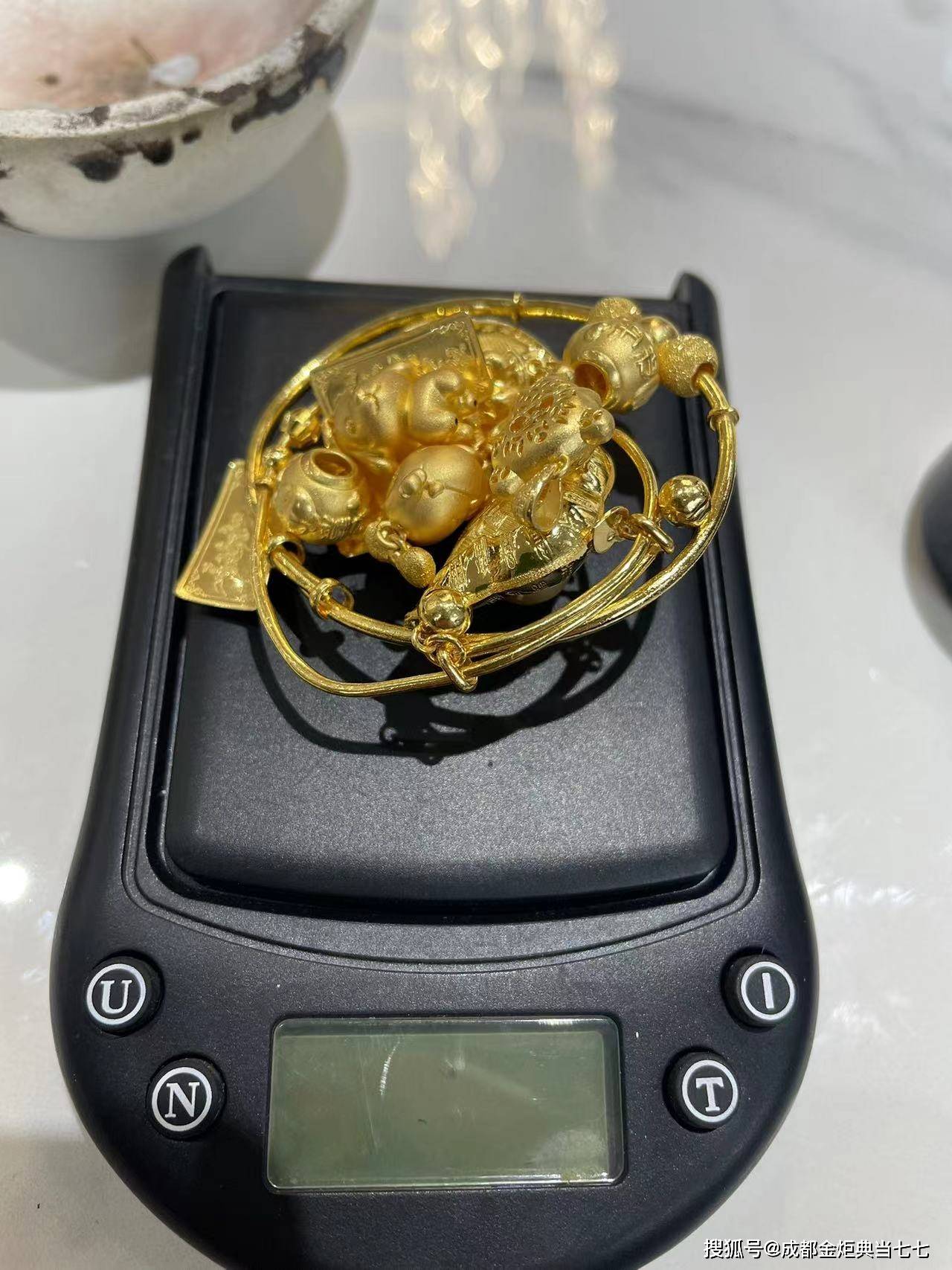 详细阅读:黔东最新24小时上门回收金价方法分析(最方便真实的黔东24小时上门回收黄金方法) 黔东最新24小时上门回收金价方法分析(最方便真实的黔东24小时上门回收黄金方法)